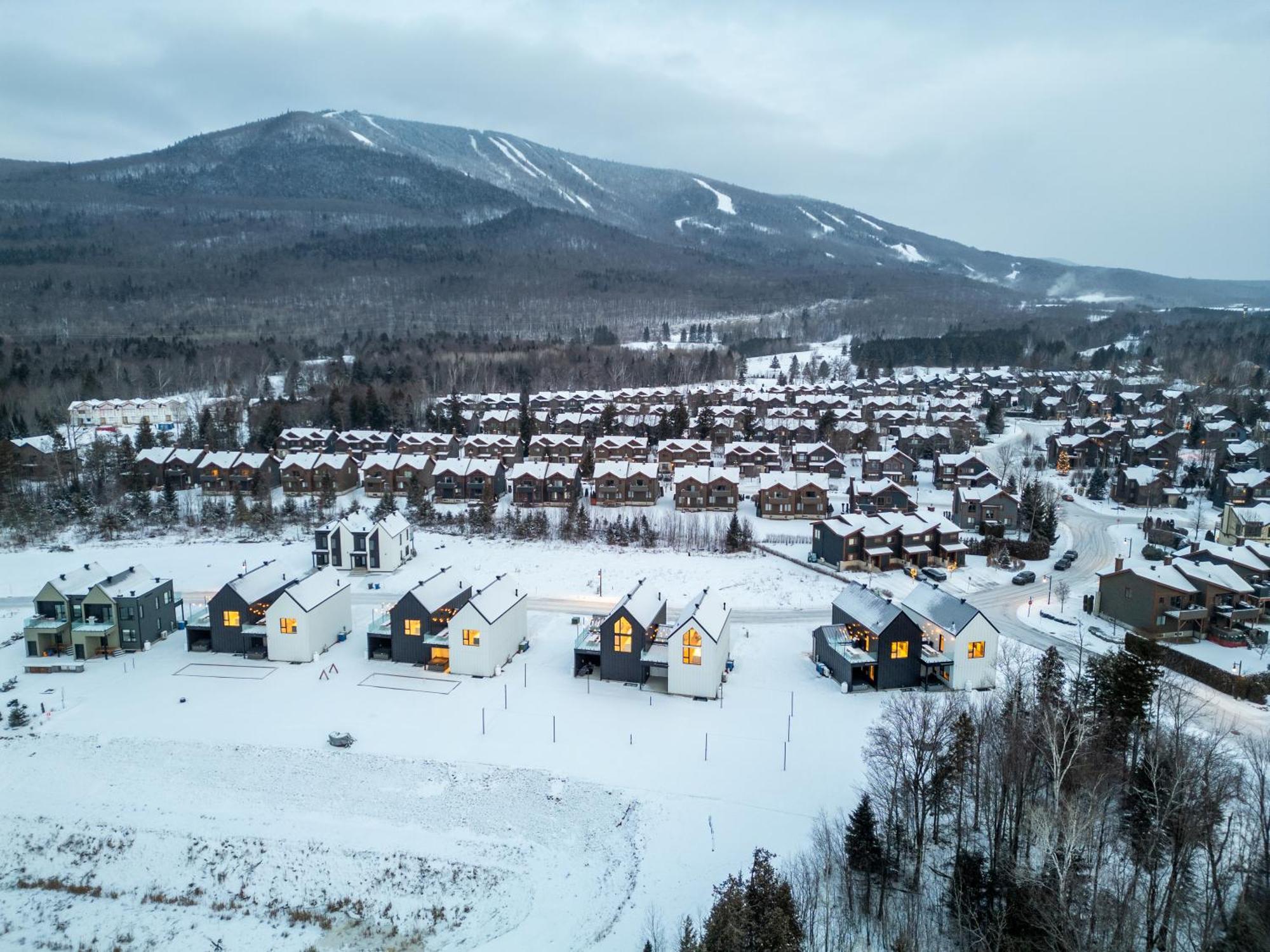 Sofa Villas Mont Sainte-Anne Beaupré Exterior photo