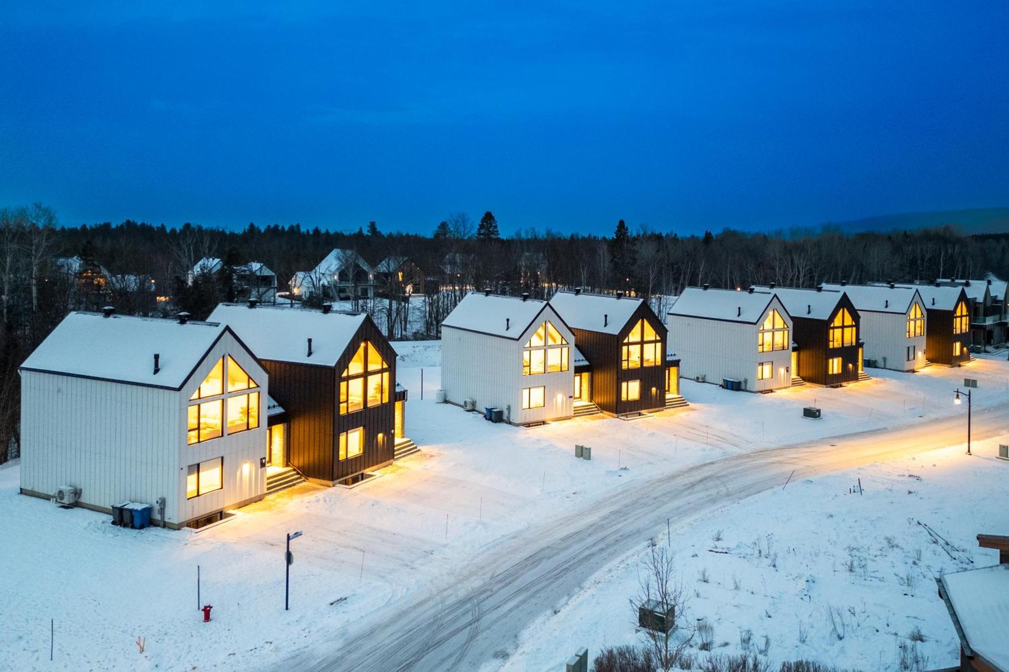 Sofa Villas Mont Sainte-Anne Beaupré Exterior photo
